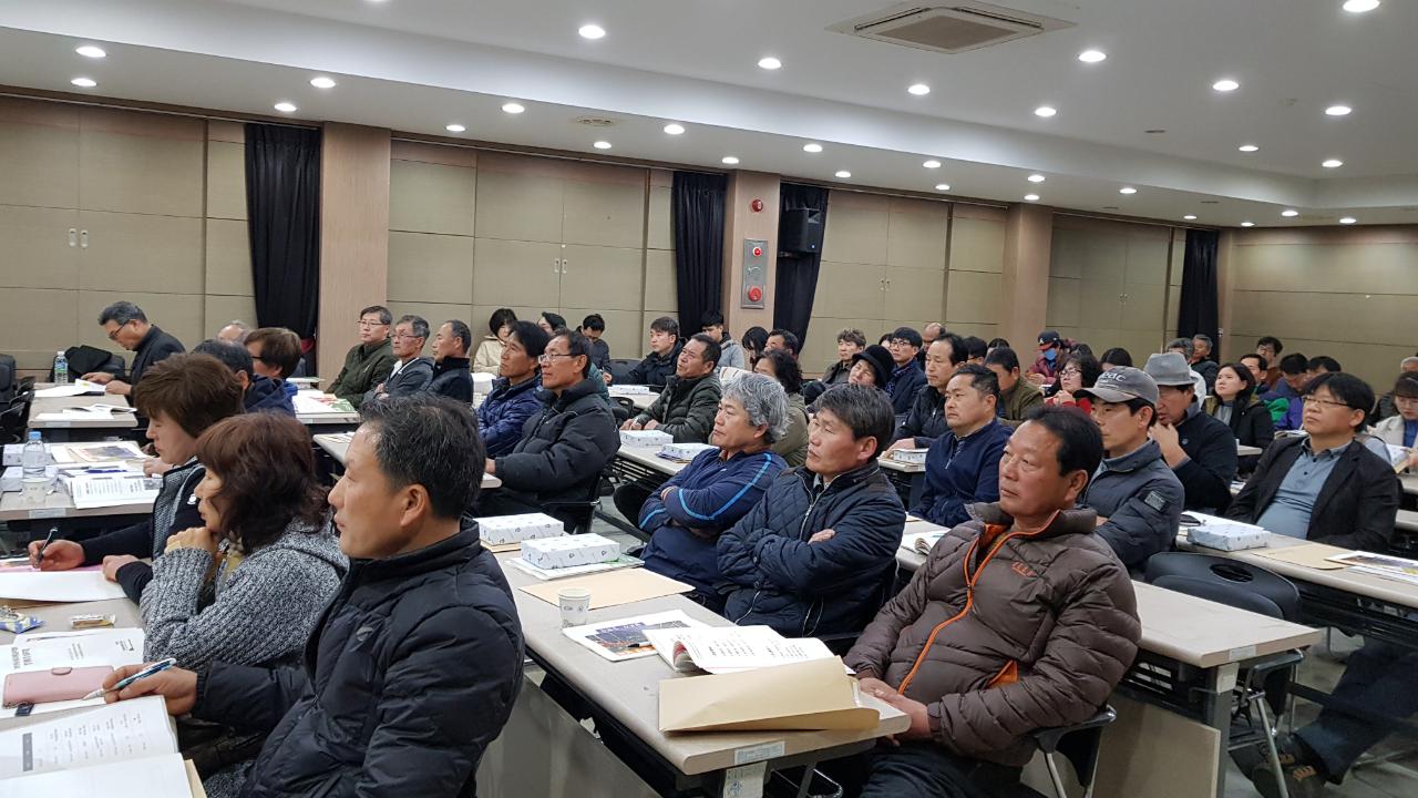 2018년 정기총회 및 딸기수출심포지엄4.jpg